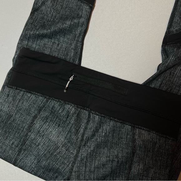 Lululemon Run: Inspire Crop II *All Luxtreme Burlap Texture Black Dune / Black - Picture 9 of 9